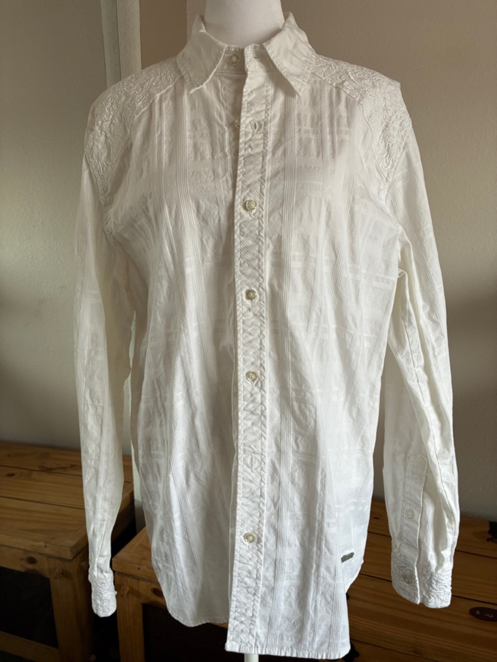 Men’s Affliction shirt